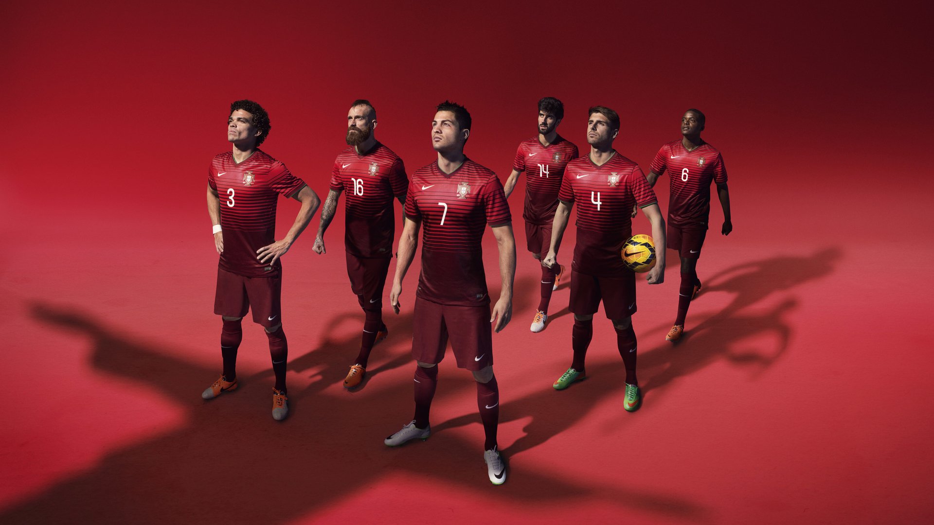 水上乐园“水枪大战跑位赛” 一边跑位一边射击对手